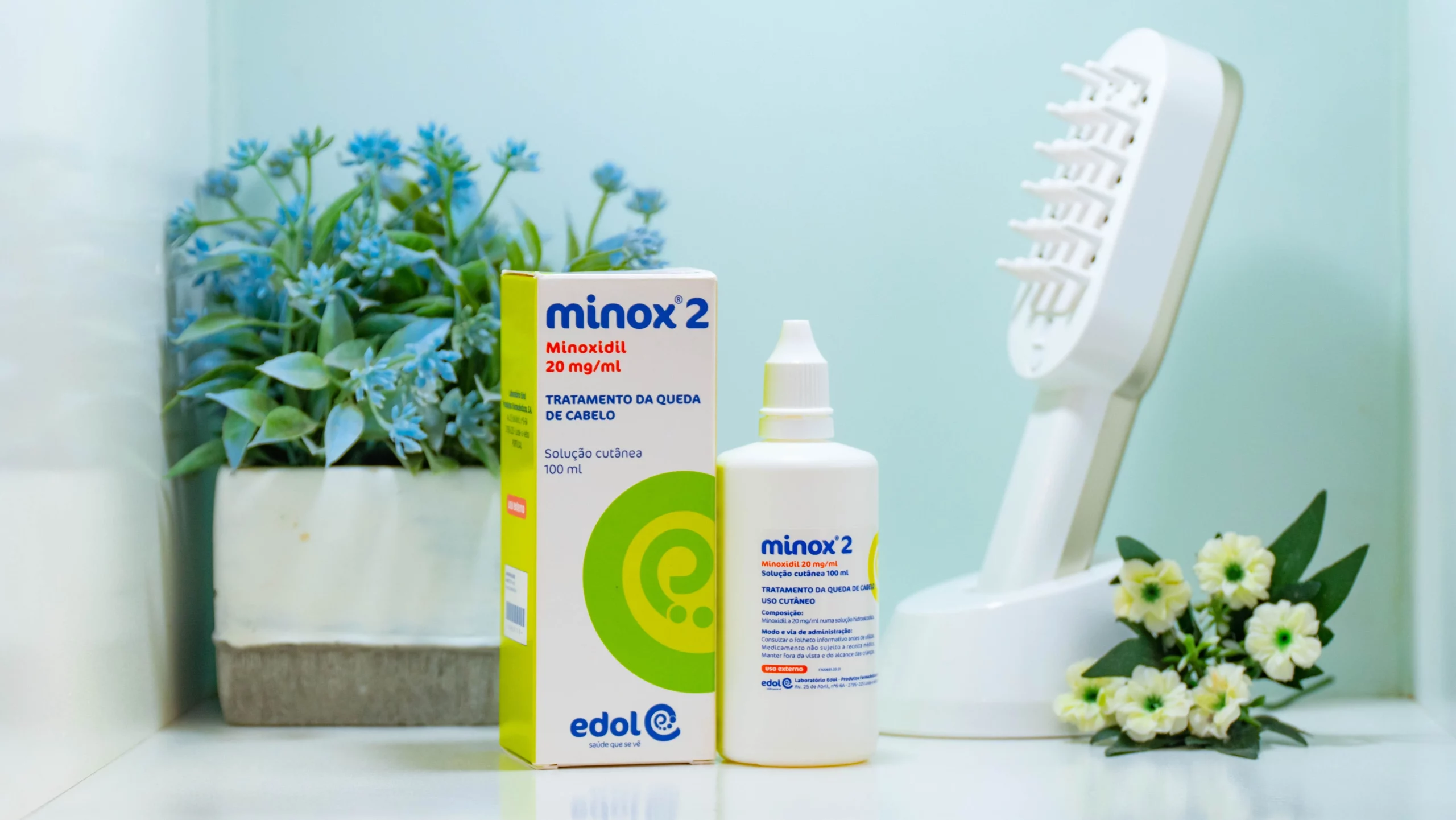 Minox 2% là dung dịch có tác dụng hỗ trợ điều trị tình trạng rụng tóc mức độ trung bình ở người lớn do tăng tiết Androgen