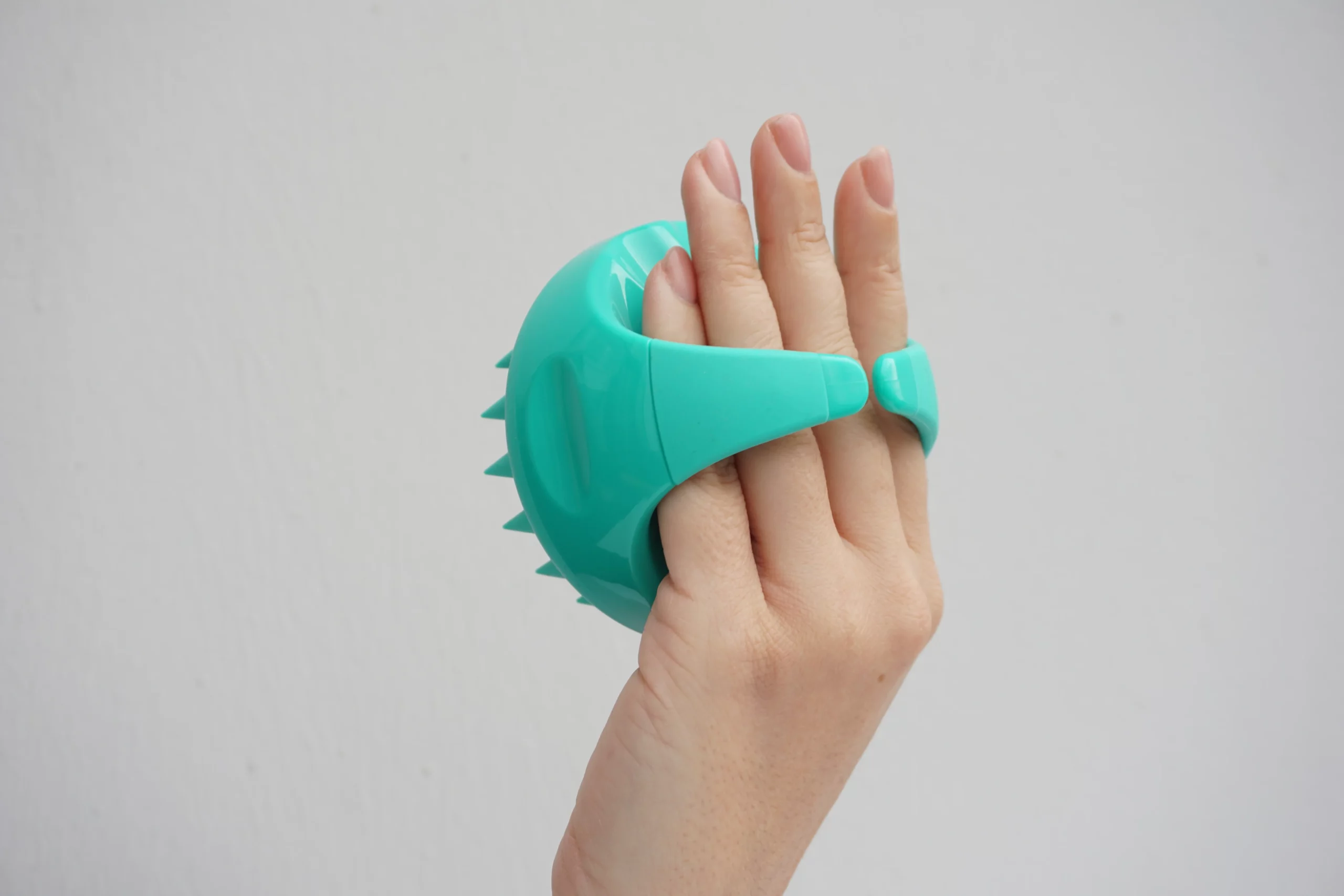Lược massage giúp thư giãn, giảm căng thẳng và hỗ trợ chăm sóc tóc từ gốc đến ngọn
