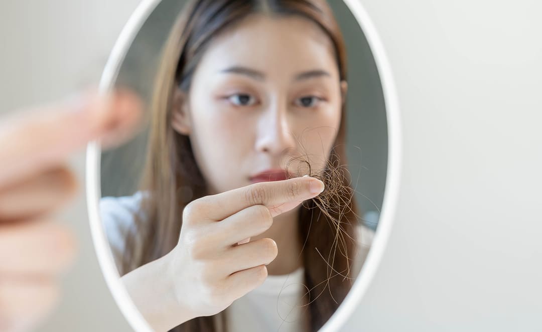 Nhiều nghiên cứu phát hiện, có mối quan hệ giữa căng thẳng và rụng tóc và cản trở quá trình mọc tóc