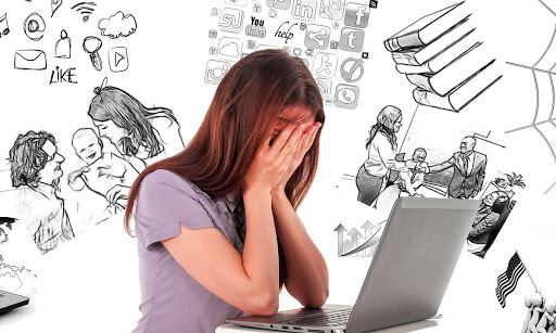 Với chứng rụng tóc từng vùng, hệ thống miễn dịch của cơ thể tấn công các nang tóc gây rụng tóc
