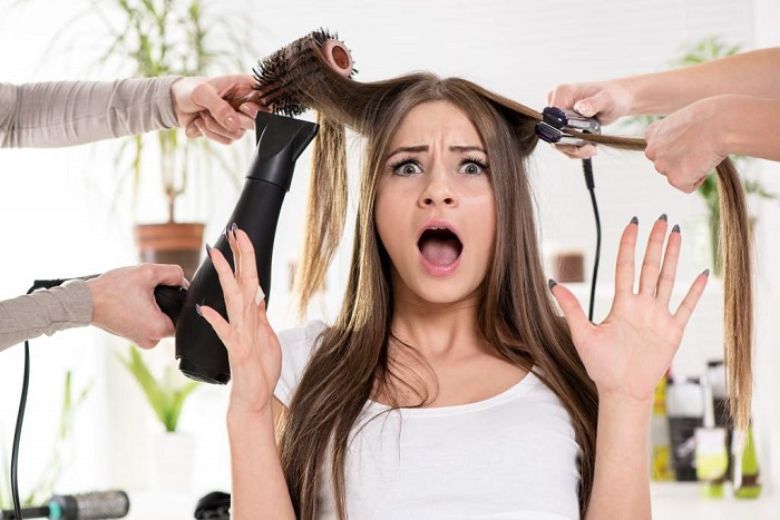 Tóc phải chịu quá nhiều áp lực, dẫn đến tổn thương, hư tổn, khô xơ và rụng tóc